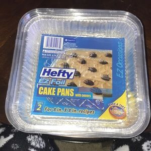 Hefty Set of 2 cake pans 8x8 with covers New